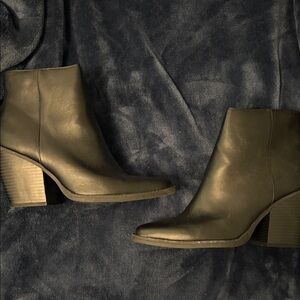 Like New Madden Girl Elegant Black Ankle Boots (only used once) women’s 8.5